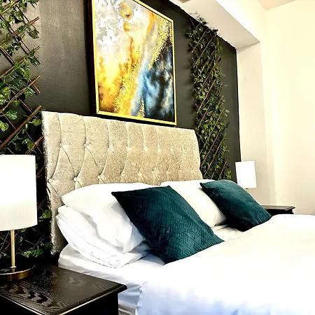 Duke And Duchess Apartments And Rooms - Private In Room Hot Tub Suites-2